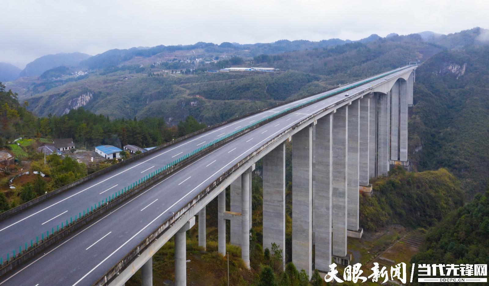 洋水河大橋  2019年獲黃果樹(shù)杯優(yōu)質(zhì)施工工程獎(jiǎng).jpg